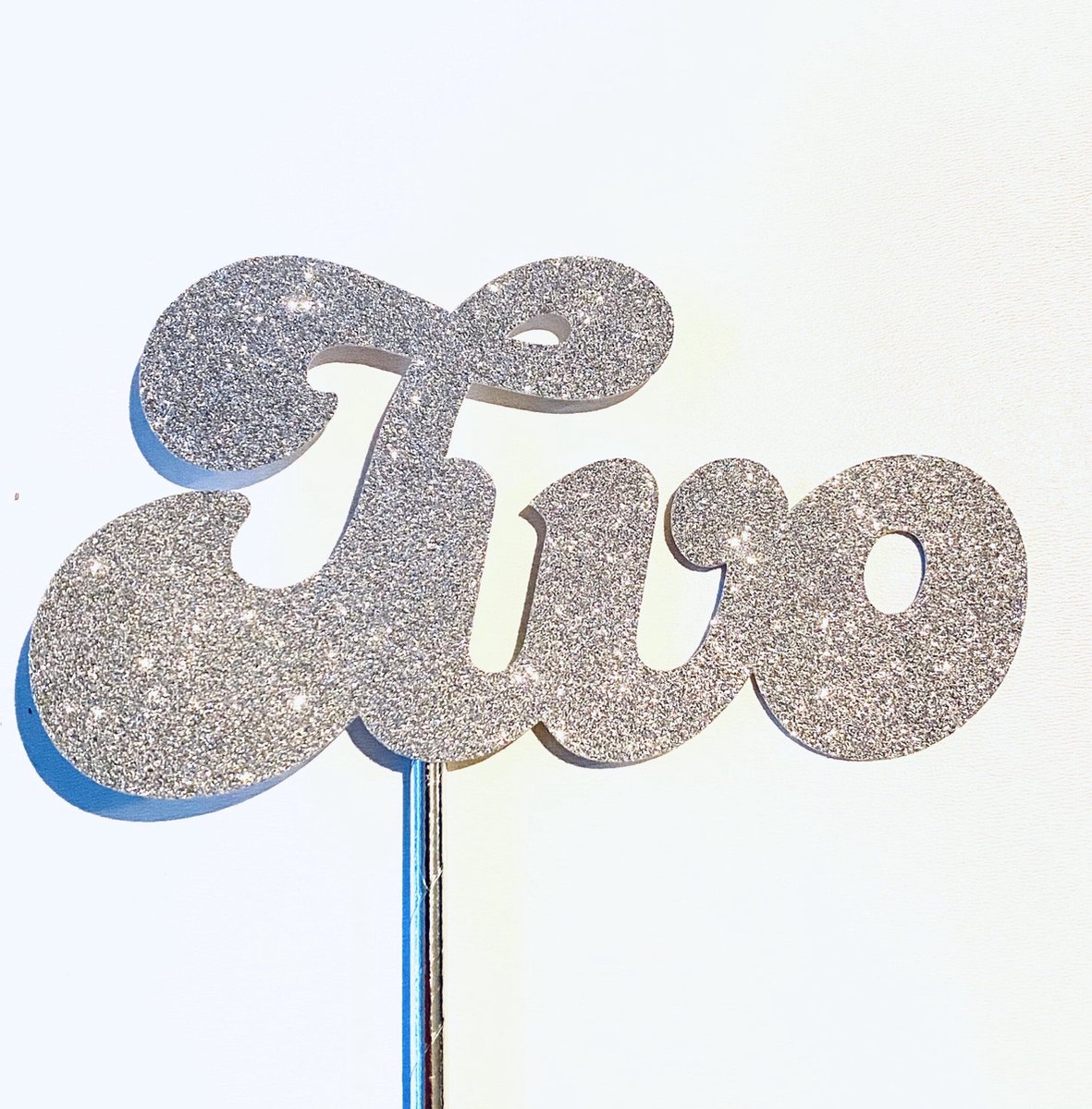 Taarttopper| Cake topper | Taartversiering| Verjaardag| Cijfers | TWO | Zilver glitter|16 cm| karton